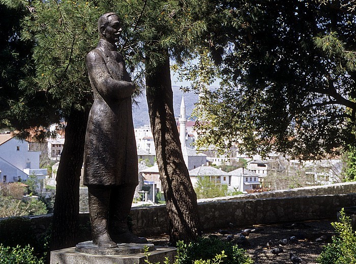 Cvijeće i molitva za Aleksu Šantića